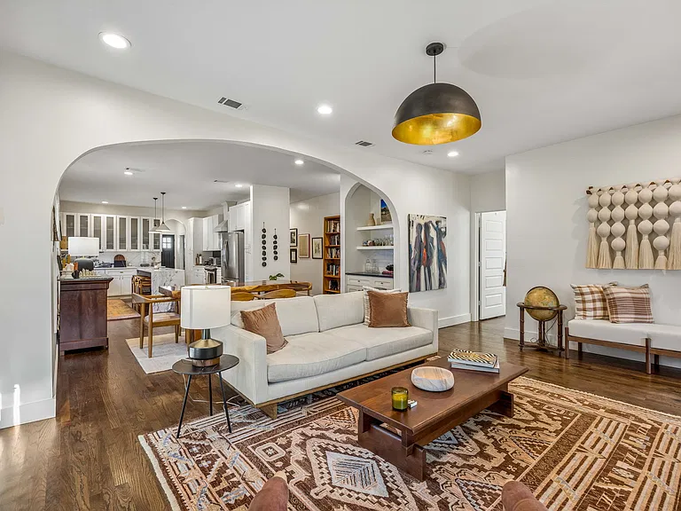 310 N Montclair Ave — Photo 7