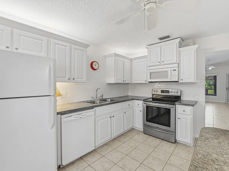 7916 SE Villa Cir — Photo 11
