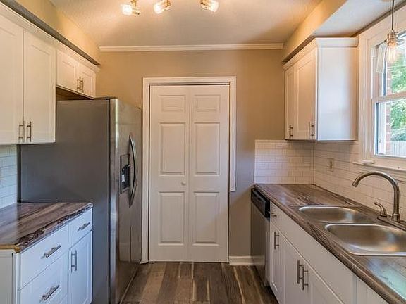 3rd image of 502 Ginkgo Dr