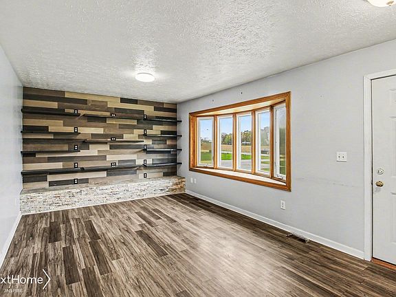 3rd image of 1601 Layton Rd