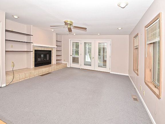 2nd image of 3154 Markbreit Ave