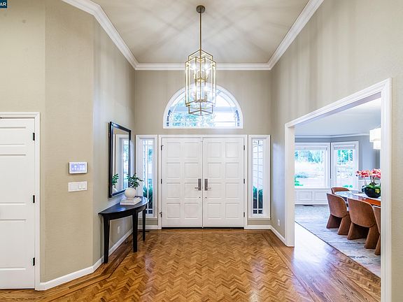4th image of 70 Ridge Crest Ct