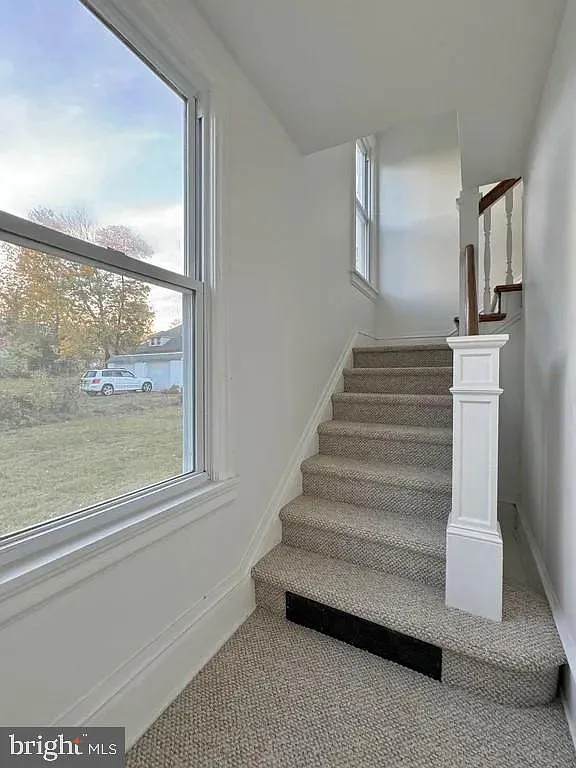 Building Photo - 1121 Rosedale Ave #2