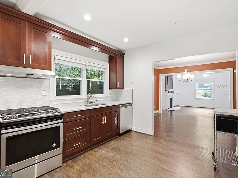 1669 Emerald Ave SW — Photo 12