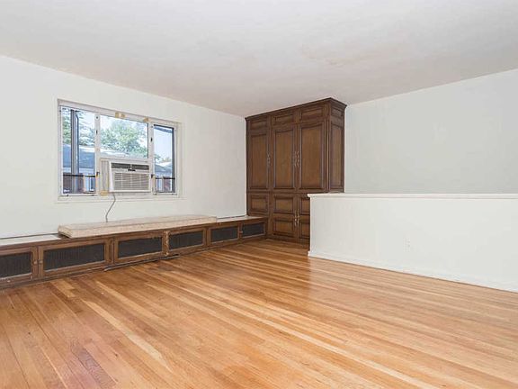 5th image of 22916 Hillside Ave