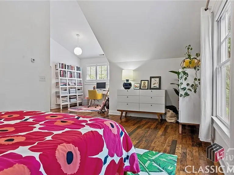 325 Lyndon Ave — Photo 14
