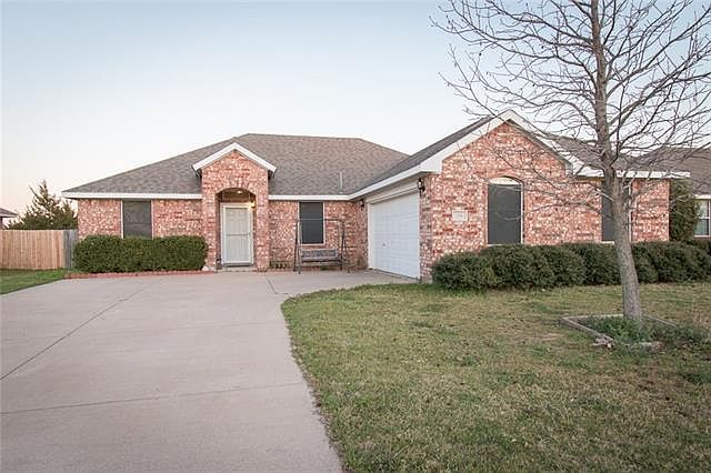 1st image of 318 Fox Hollow Dr