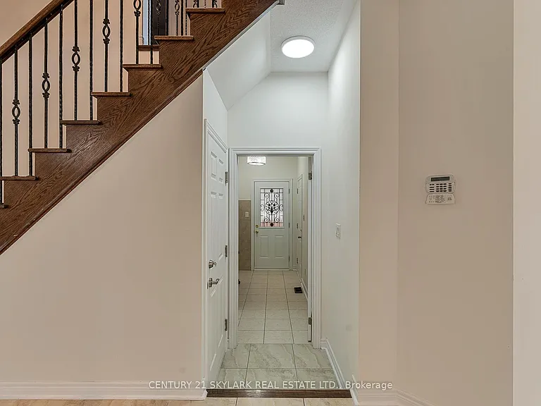 94 Bayhampton Dr #UPSTAIRS — Photo 10