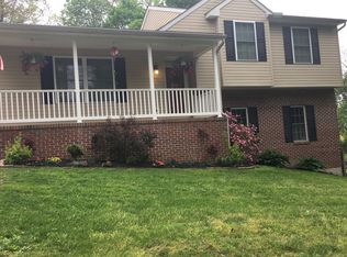 4011 Evergreen Dr, Hampstead, MD 21074