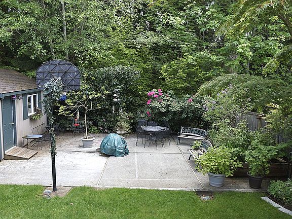 Sport court with shed & gree