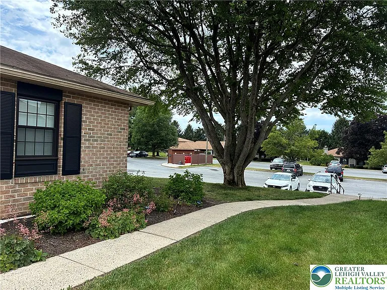 2765 Rolling Green Pl — Photo 3