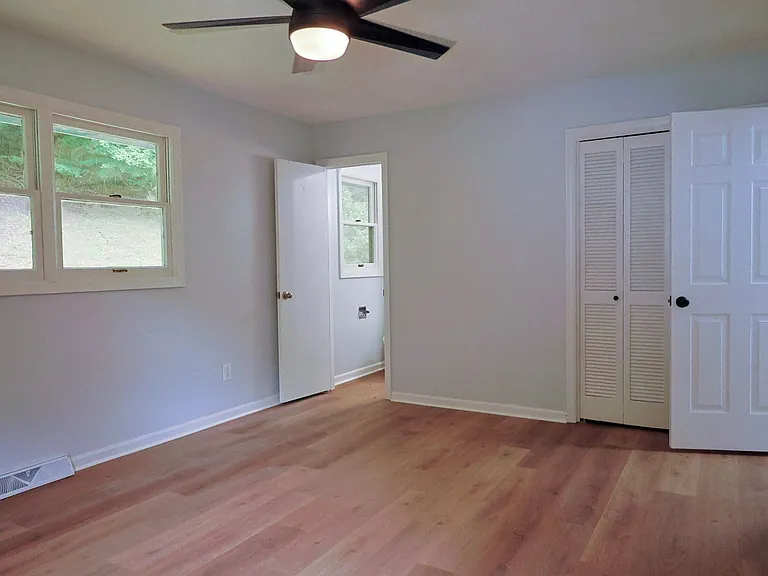 205 Tamassee Dr — Photo 12