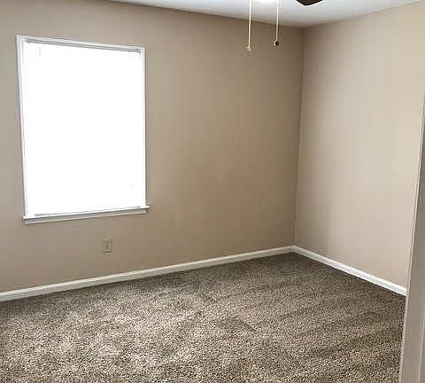 3rd image of 900 1/2 Junius St #B