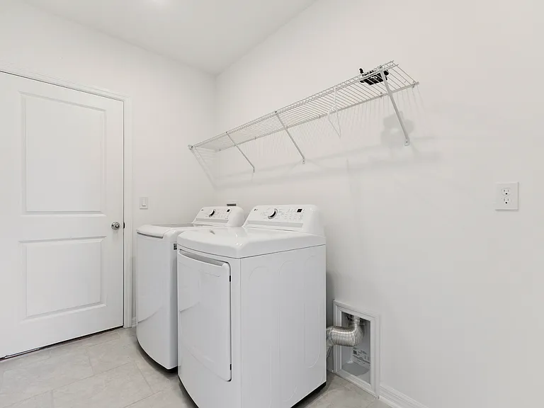 3921 Willowbrook Dr — Photo 16