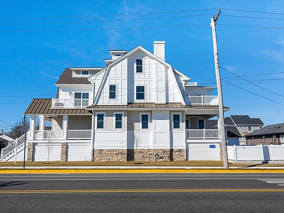3rd image of 1806 Bay Ave