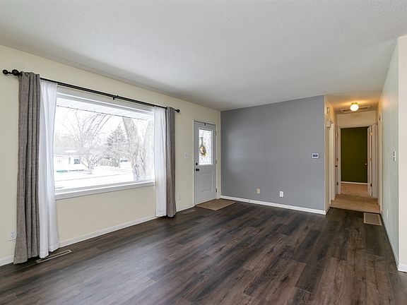 4th image of 3220 Nixon Ave