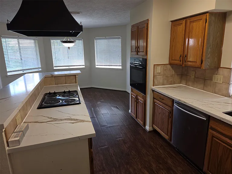 15114 Farndale Dr — Photo 7