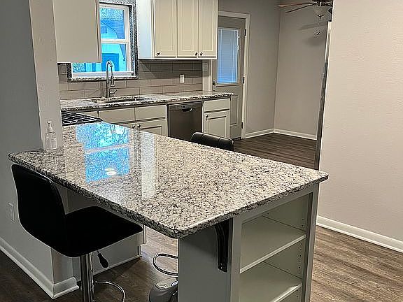 3rd image of 4018 Dixon Cir