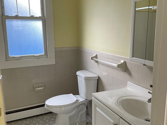 4th image of 233 Fountain St #2