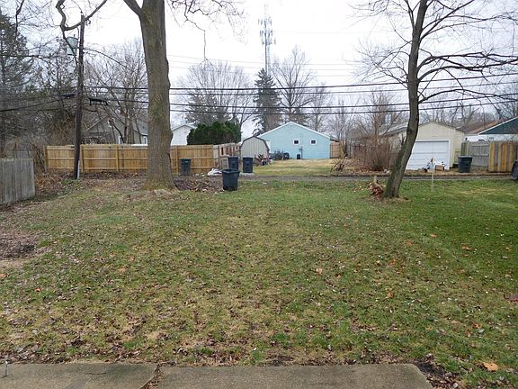 3rd image of 1010 W Rose St