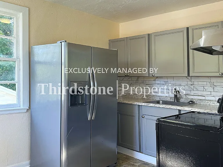 1431 W 18th St — Photo 2