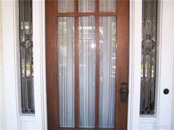 2nd image of 17 Oschawa Ave