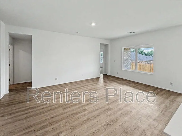 7209 S Maple Ave — Photo 4