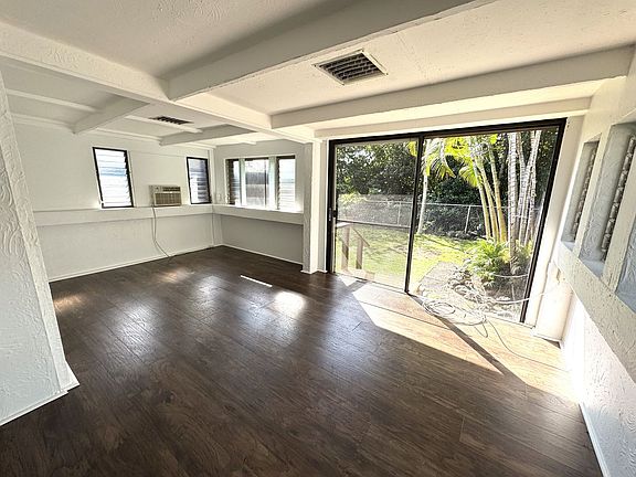 4th image of 678 Auwina St #4