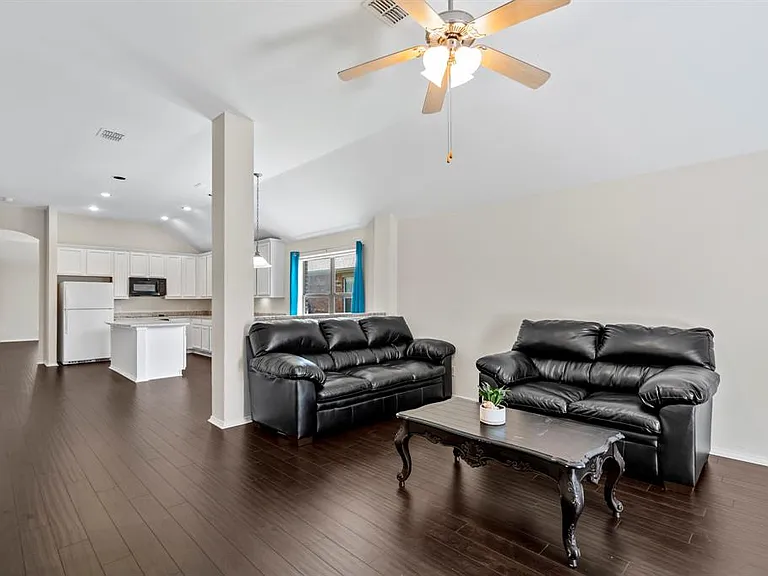 2356 Aurora Dr — Photo 8