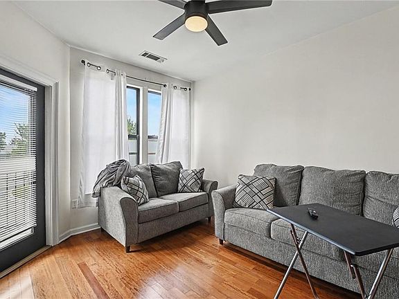 4th image of 898 Oak St SW Unit 1220