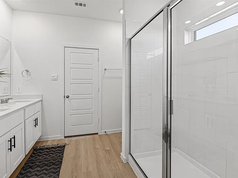 407 Robin St — Photo 24