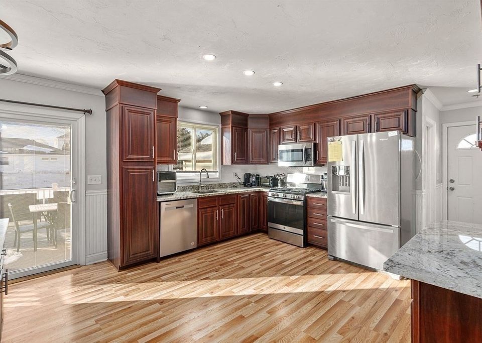 1st image of 231 Lapham St