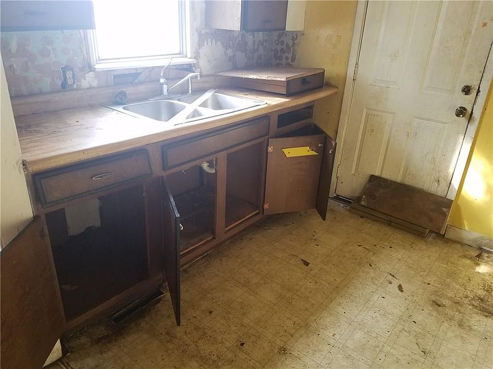 2nd image of 929 Frazier Ave