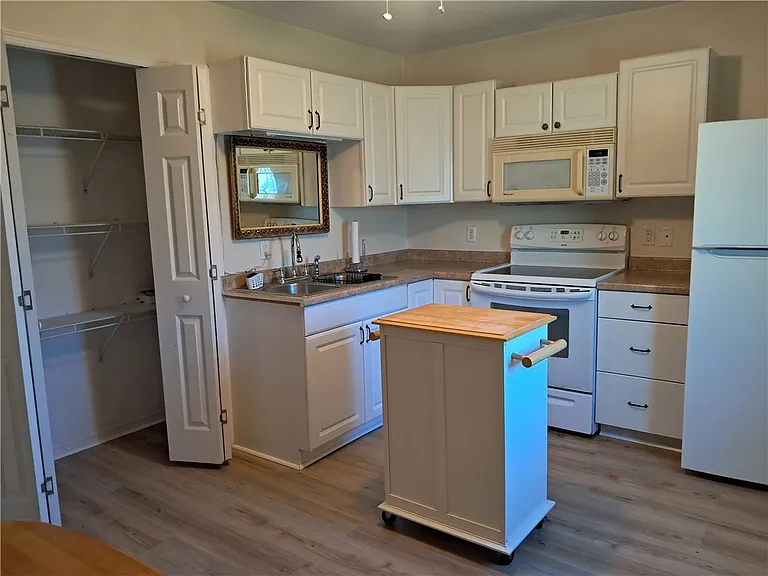 426 Easy St — Photo 4