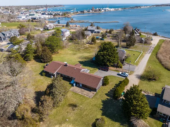 39 Burts Way, Tisbury, MA 02568