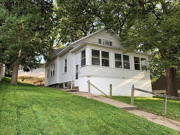 3rd image of 521 1st Ave