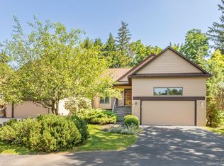 42 Nursery Ln, Syracuse, NY 13210