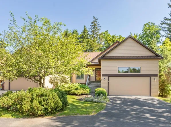 42 Nursery Ln, Syracuse, NY 13210