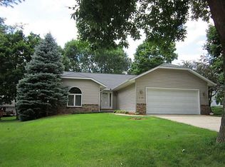 2700 30th St SW, Cedar Rapids, IA 52404