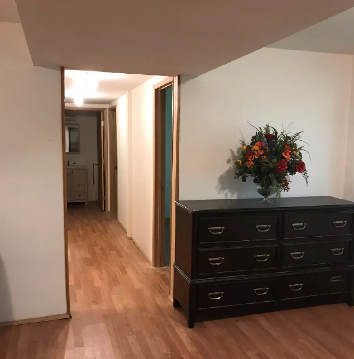4 bed, 2.5 bath, 2700 sqft, $800 — Photo 2
