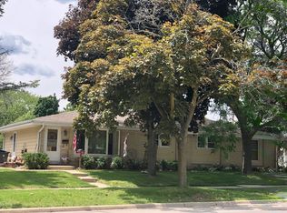 1622 Pewaukee Rd, Waukesha, WI 53188