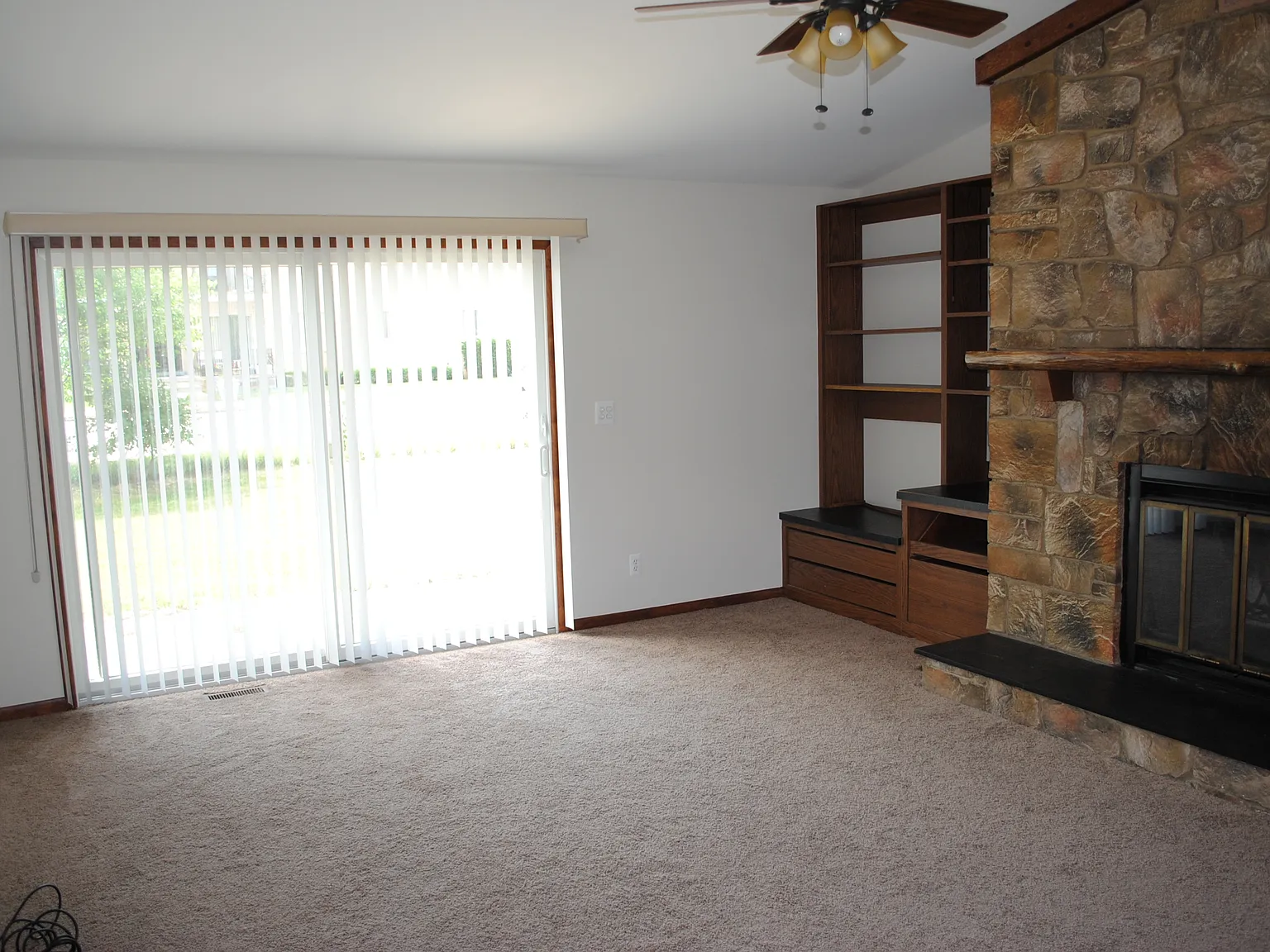 2 bed, 1.5 bath, 1200 sqft, $1,650 — Photo 3