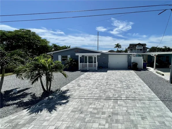 2351 Oleander St, Saint James City, FL 33956