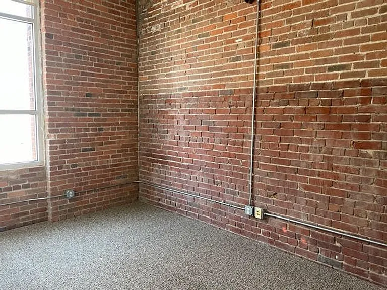 311 SW Water St — Photo 20