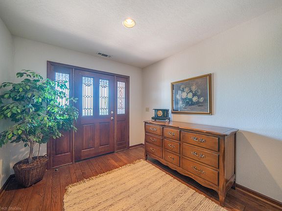 4th image of 3396 Oakwood Pl