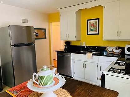 3rd image of 2313 Harriet Ave #2313
