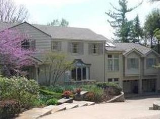 825 Elm Spring Rd, Pittsburgh, PA 15243