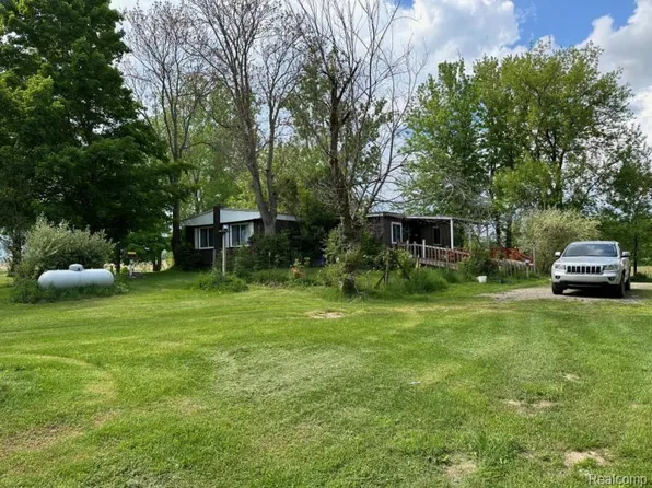 8451 Fostoria Rd, Fostoria, MI 48435