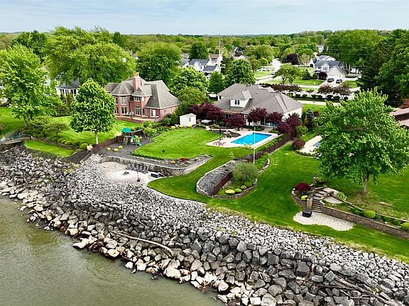 2nd image of 1705 Lands End Dr