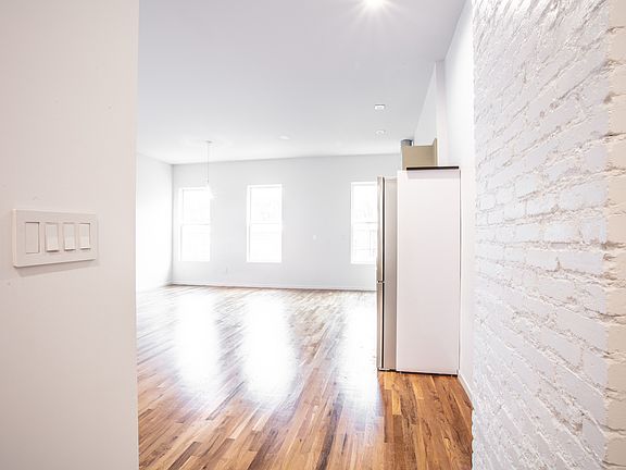 4th image of 3135 89th St APT 2R
